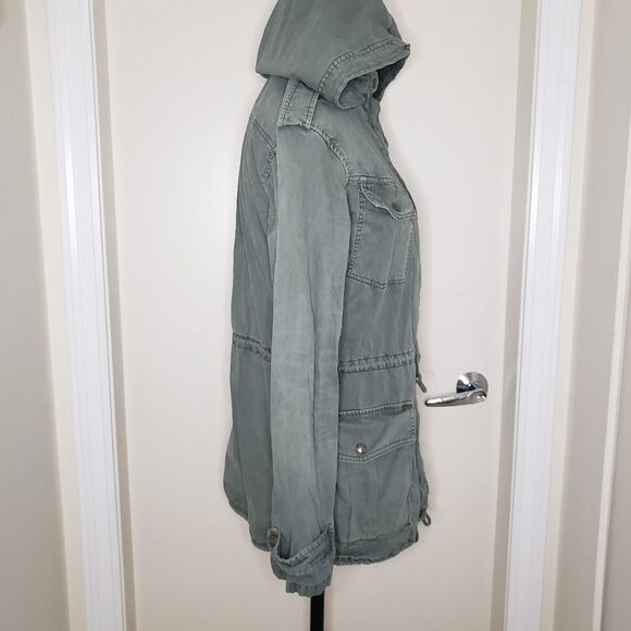 TALULA Aritzia Spring Summer Jacket - Picture 3 of 13